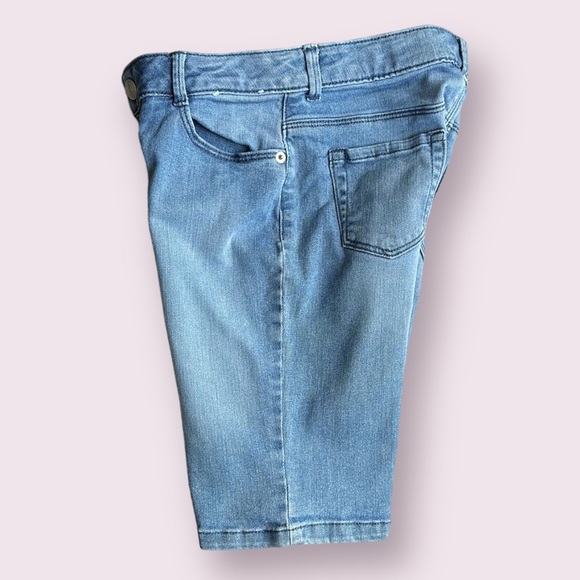 Gymboree size 10 Bermuda denim jean shorts medium wash 9” inseam - Picture 3 of 8